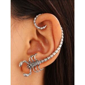 Silver Scorpion Ear Cuff A1812